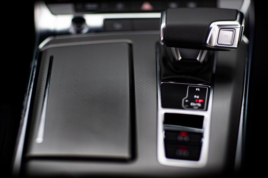 Детали интерьера Audi A6 40 TDI Avant (C8) 2019 года  (JP) (фото 8 из 18)